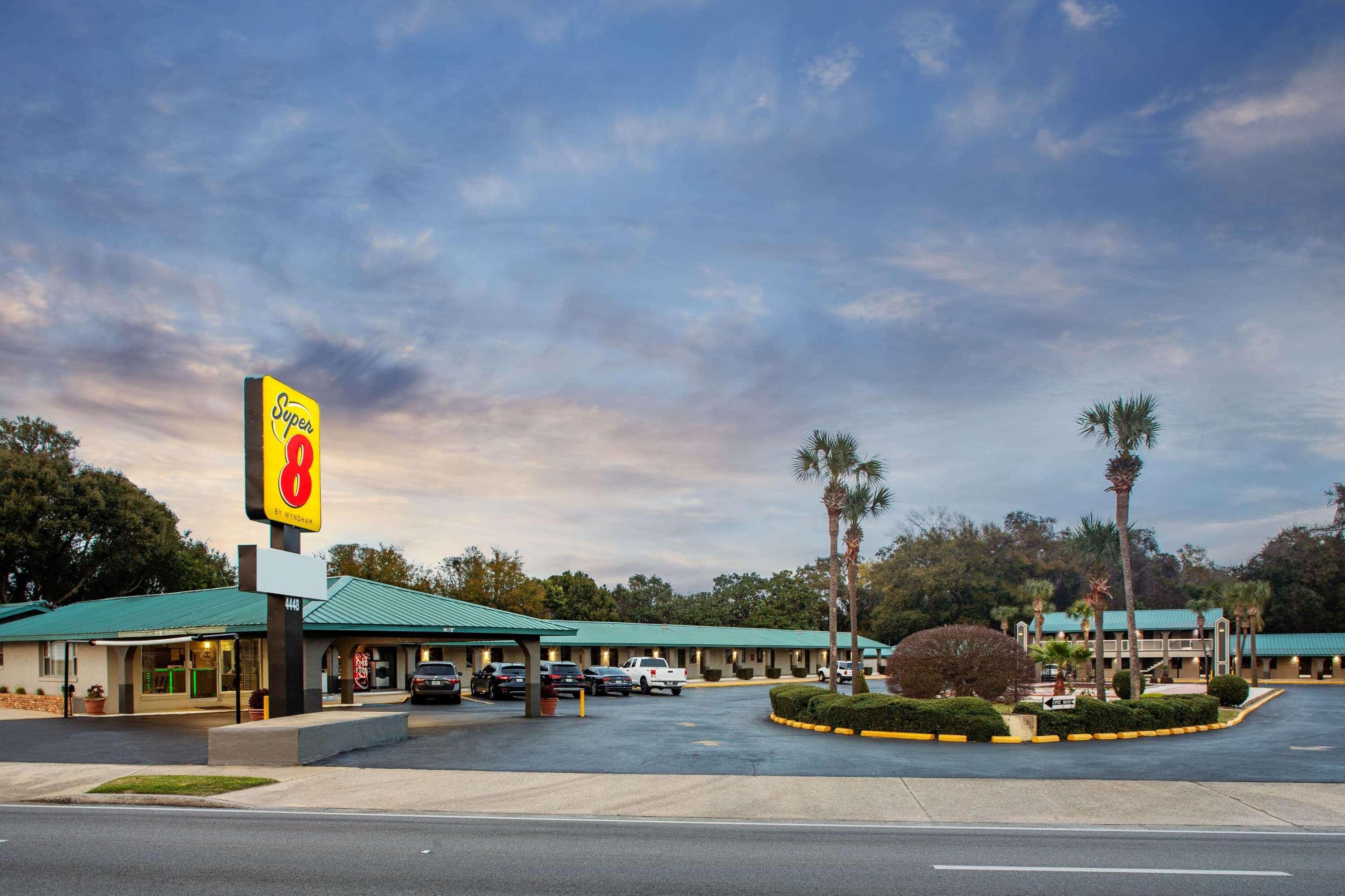 Super 8 By Wyndham Pensacola Nas Area Motel Beach Haven Екстериор снимка