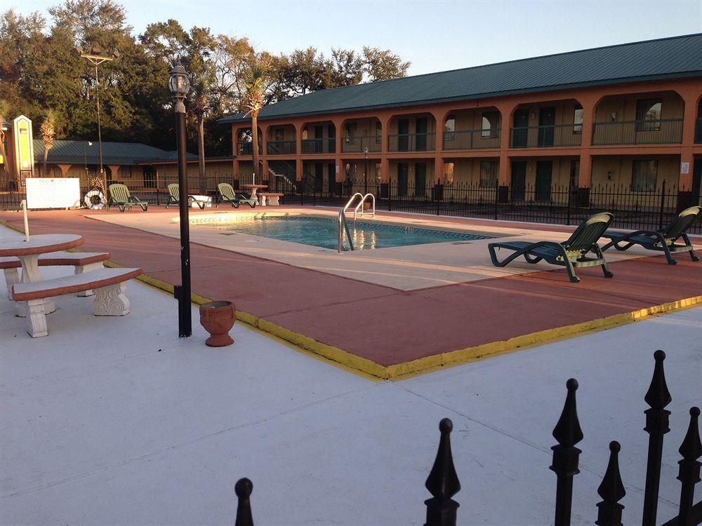 Super 8 By Wyndham Pensacola Nas Area Motel Beach Haven Екстериор снимка